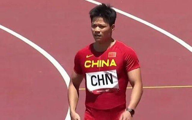 美女露尿口来摸