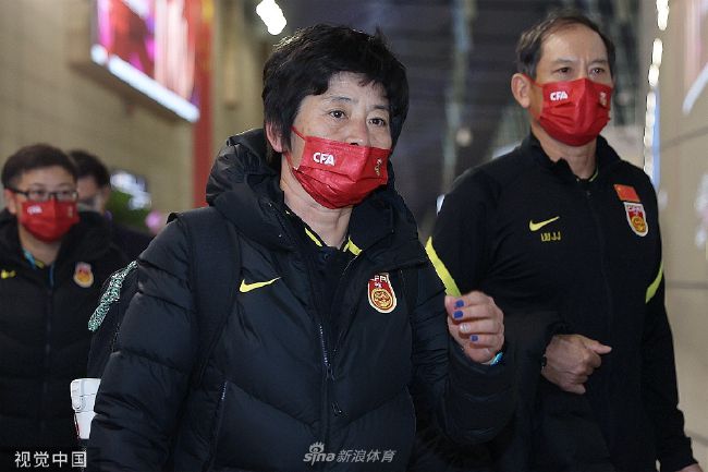 公司职员和丈夫偷偷兴奋的清纯女
